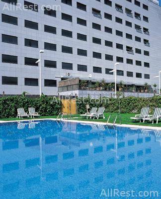 NH Parque Avenidas 19